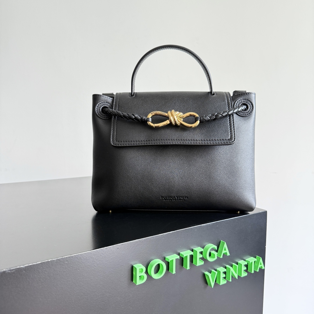 BOTTEGA VENETA Silky Calfskin Small Ciao Ciao Black 1665634