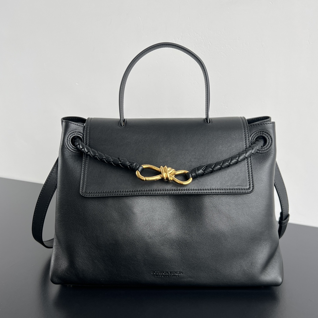 BOTTEGA VENETA Silky Calfskin Small Ciao Ciao Black 1665634