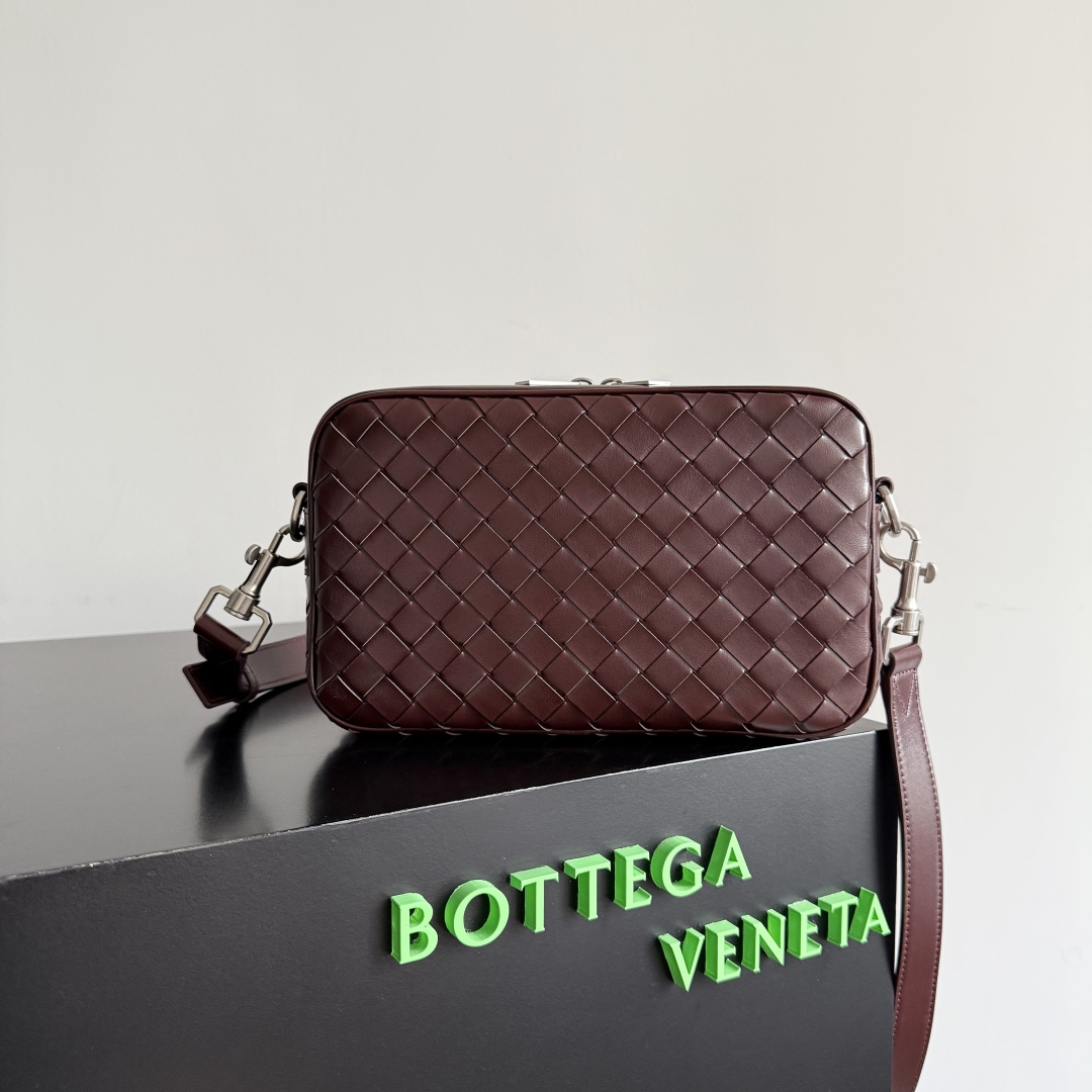 Bottega Veneta® Men’s Intrecciato Small Organizer in