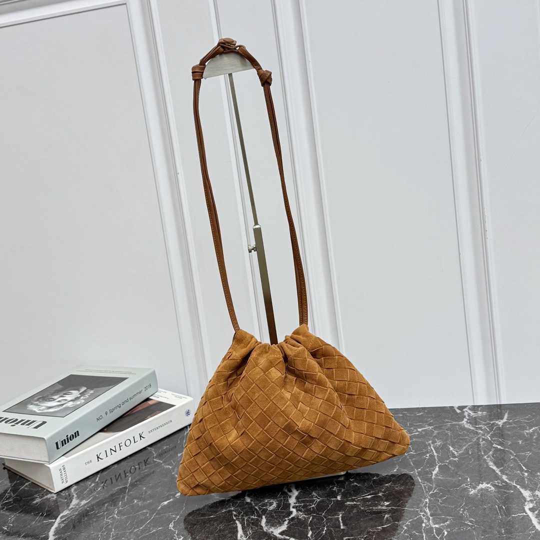 Bottega Veneta Origami Intrecciato Envelope Pouch |