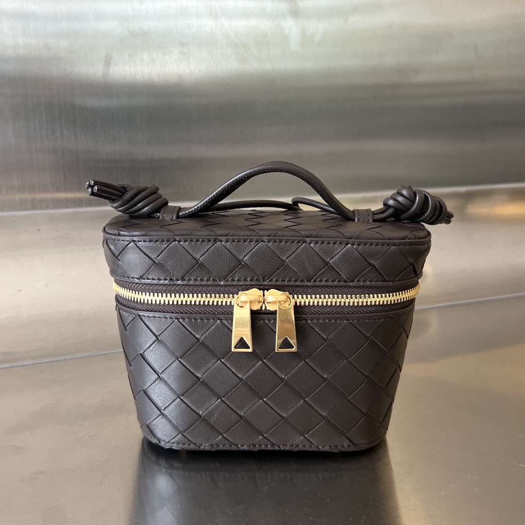 Bottega Veneta Small Vanity Case On Strap in Fondant &