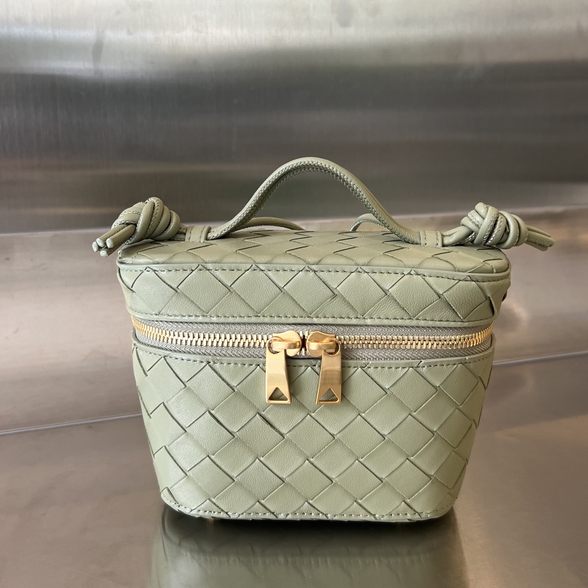 Bottega Veneta Small Vanity Case On Strap green