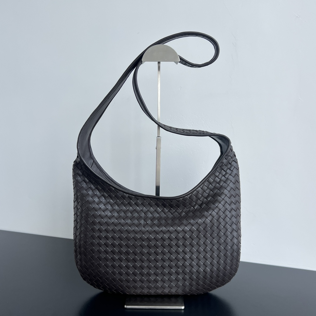 Bottega Veneta Intrecciato Veneto – Black Shoulder Bags