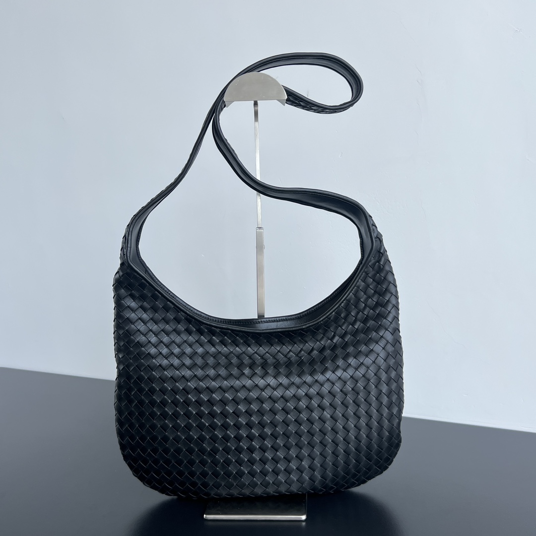Bottega Veneta Intrecciato Veneto – Black Shoulder Bags
