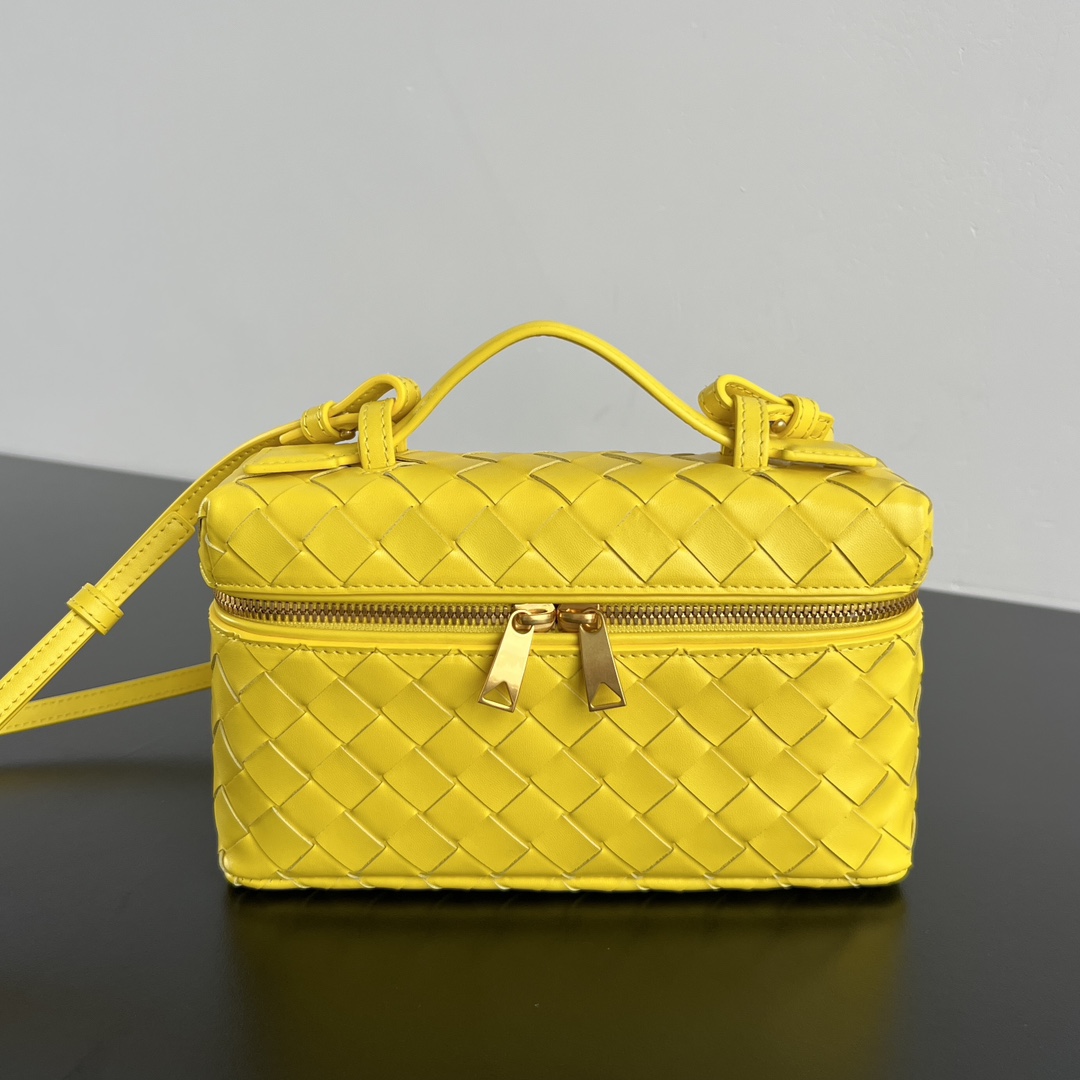 Bottega Veneta® Men’s Intrecciato Business Card Cas yellow