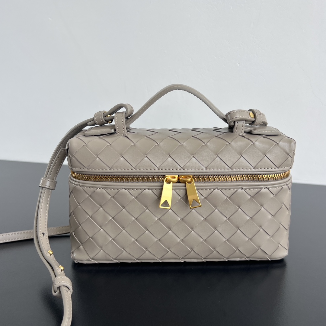 BOTTEGA VENETA Bang Bang Vanity mini intrecciato leather