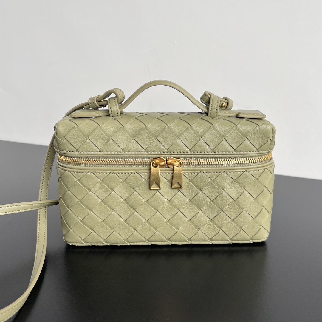 Bottega Veneta® Women’s Bang Bang in green Matcha