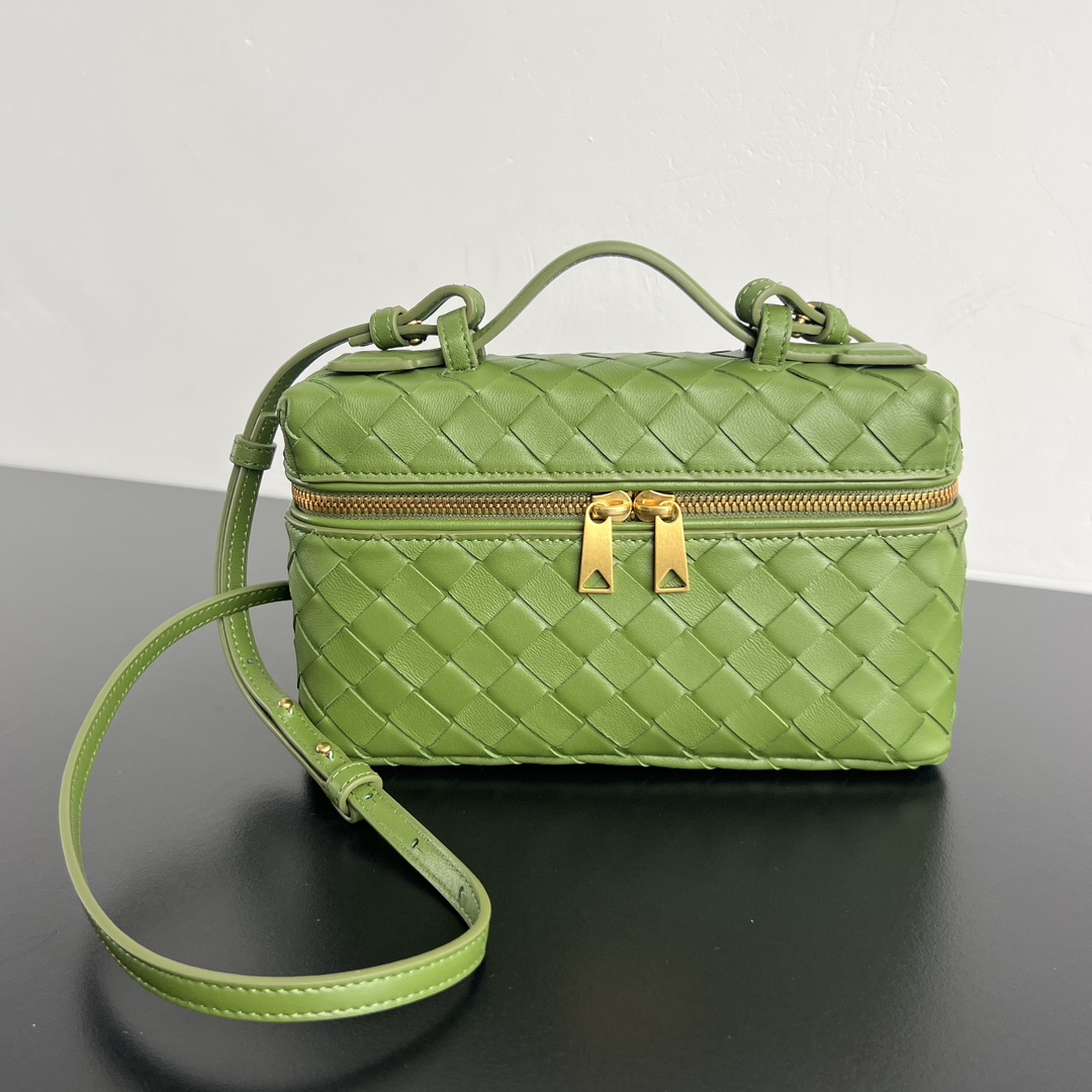 Bottega Veneta® Women’s Bang Bang in Matcha.