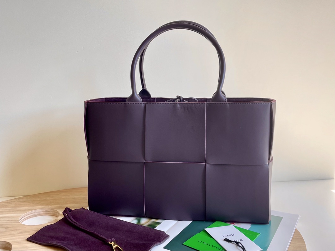 Bottega Veneta Arco Medium Woven East-West Tote Bag
