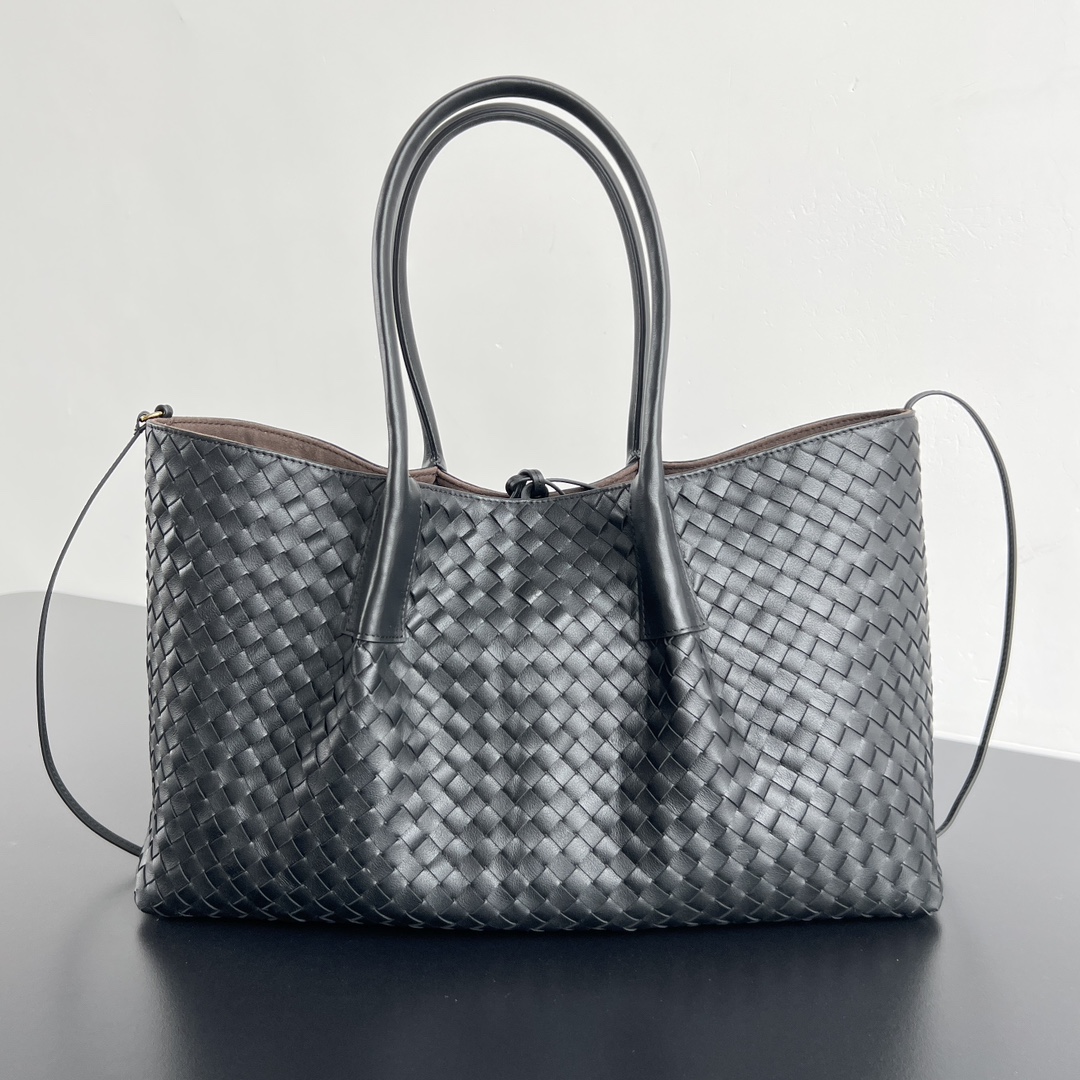 Bottega Veneta Reversible Tote Bag – Black Fondant