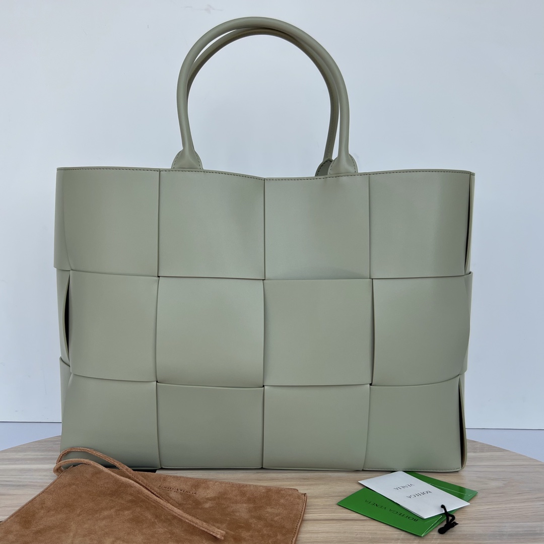 Bottega Veneta Arco Intrecciato Leather Tote – Mirth Washed