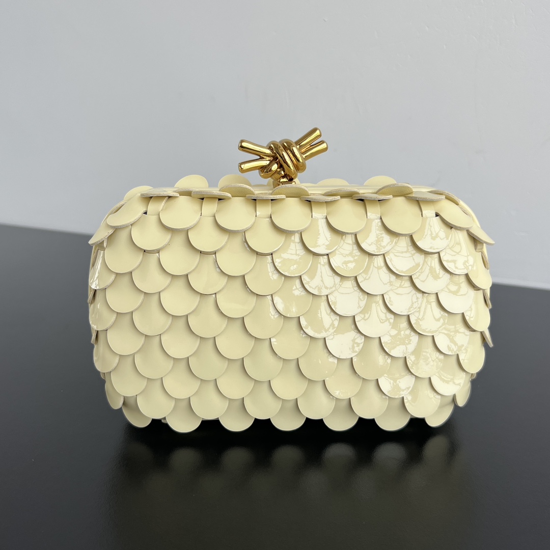 Bottega Veneta TASCHEN SMALL KNOT in Chamomile &