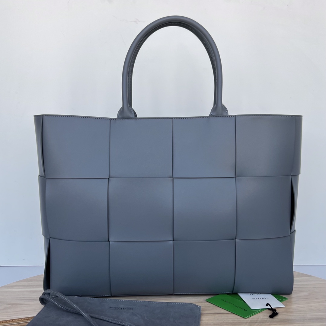 Bottega Veneta Arco Medium Thunder Leather Tote Bag New
