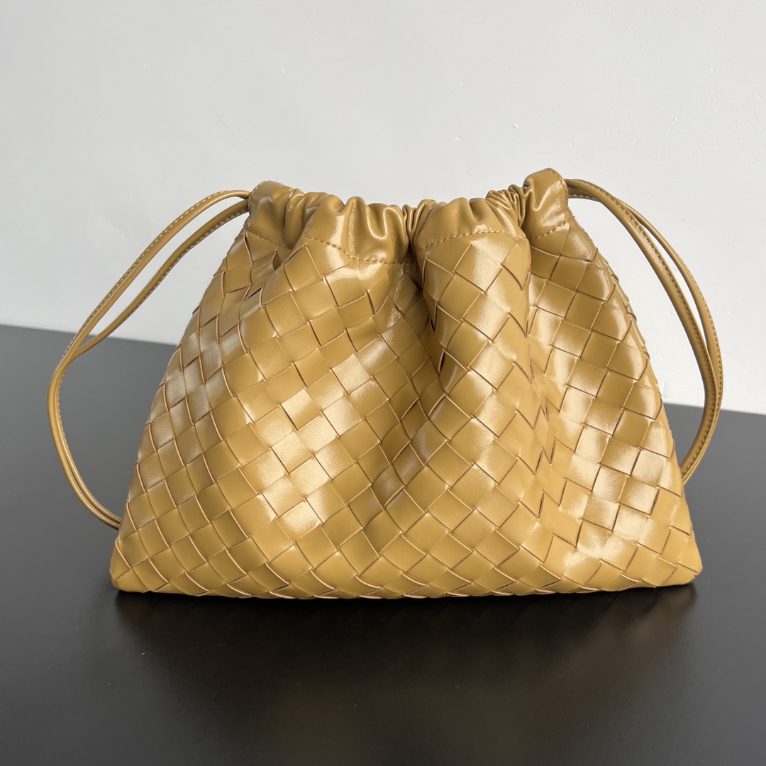 Bottega Veneta Medium Drawstring Intrecciato Leather Clutch neutral | REVERSIBLE  Bottega Veneta