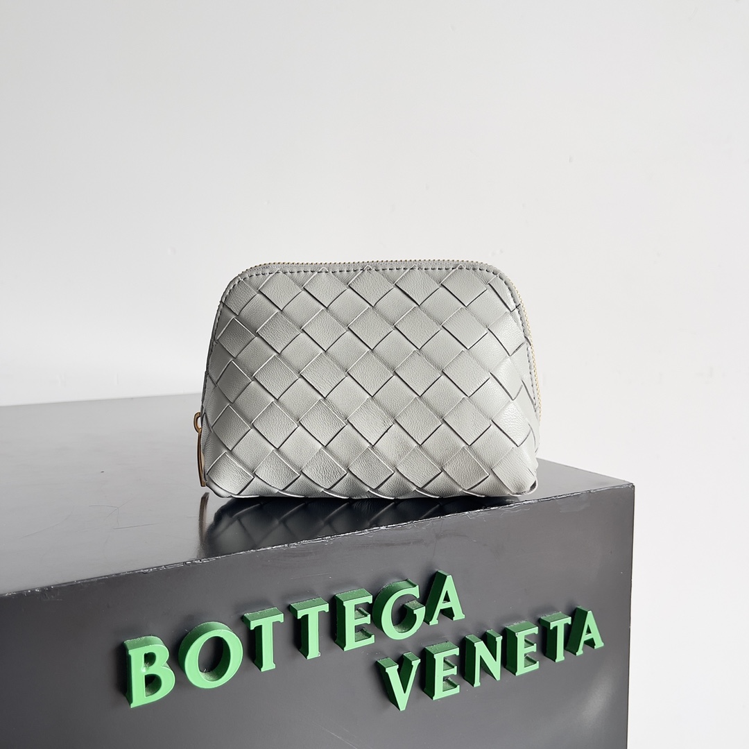 Bottega Veneta intrecciato Weave leather cosmetic case gray