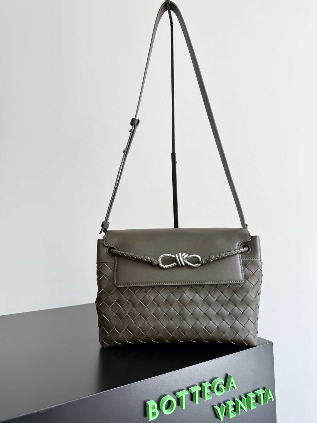 BOTTEGA VENETA Andiamo Intrecciato Leather Messenger Bag for Men=