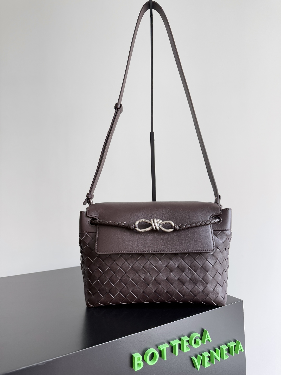 Bottega Veneta® Men’s Small Andiamo Messenger in Fondant brown