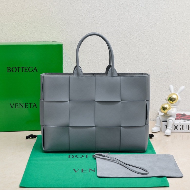 Bottega Veneta Arco Medium Thunder Leather Tote Bag New gray