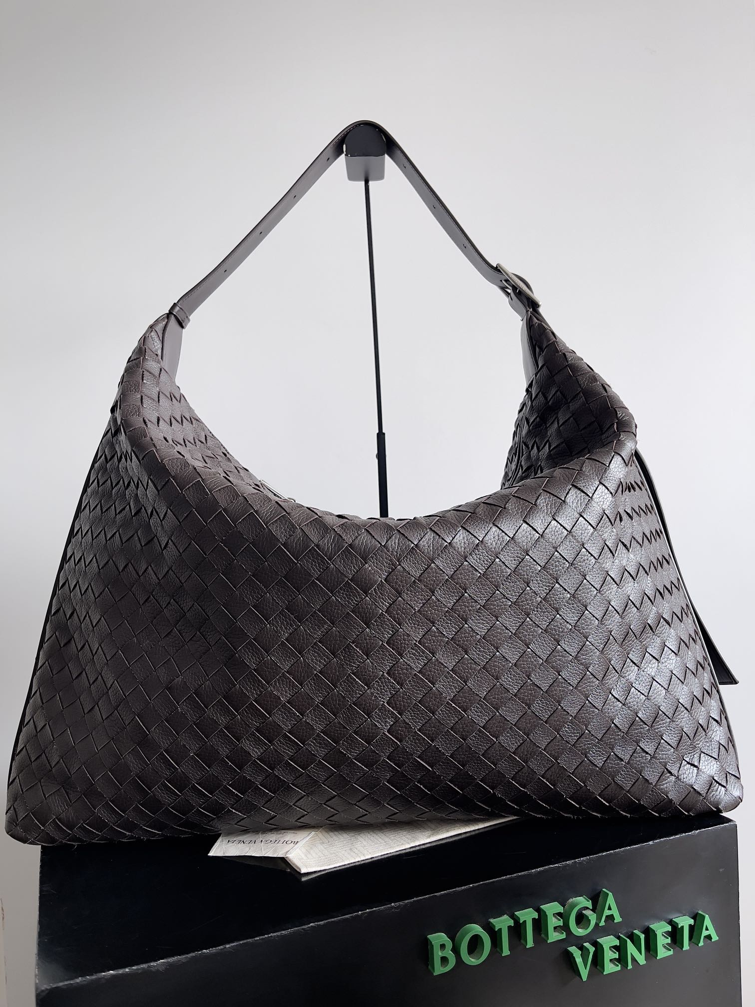 Bottega Veneta® Men’s Large Traveler in Fondant.