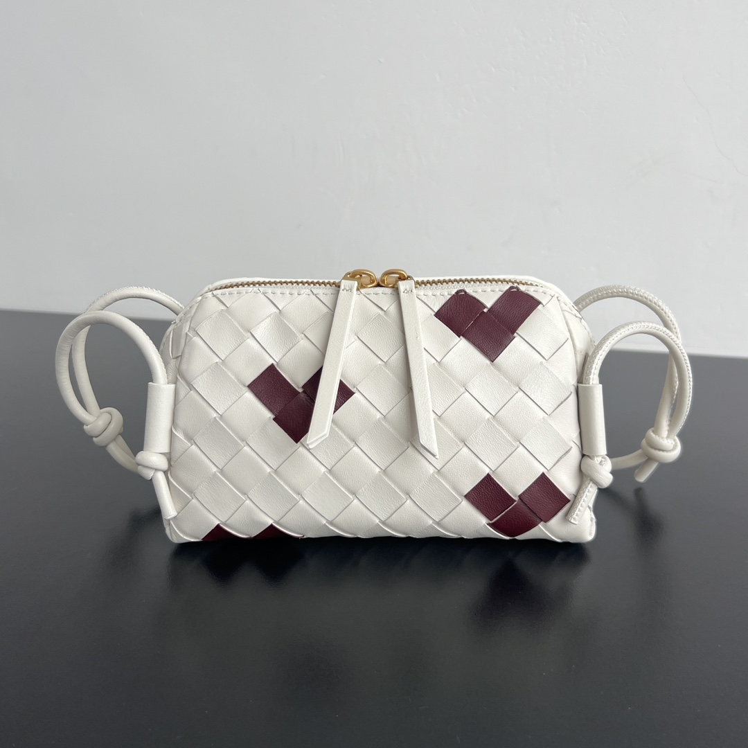 Bottega Veneta Red Concert Pouch in Intrecciato