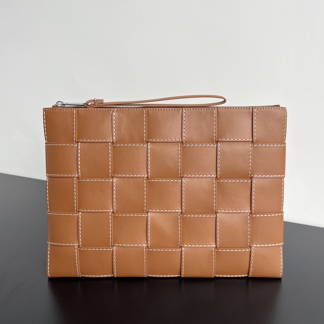 Bottega Veneta Cassette Leather Clutch Bag – Brown |