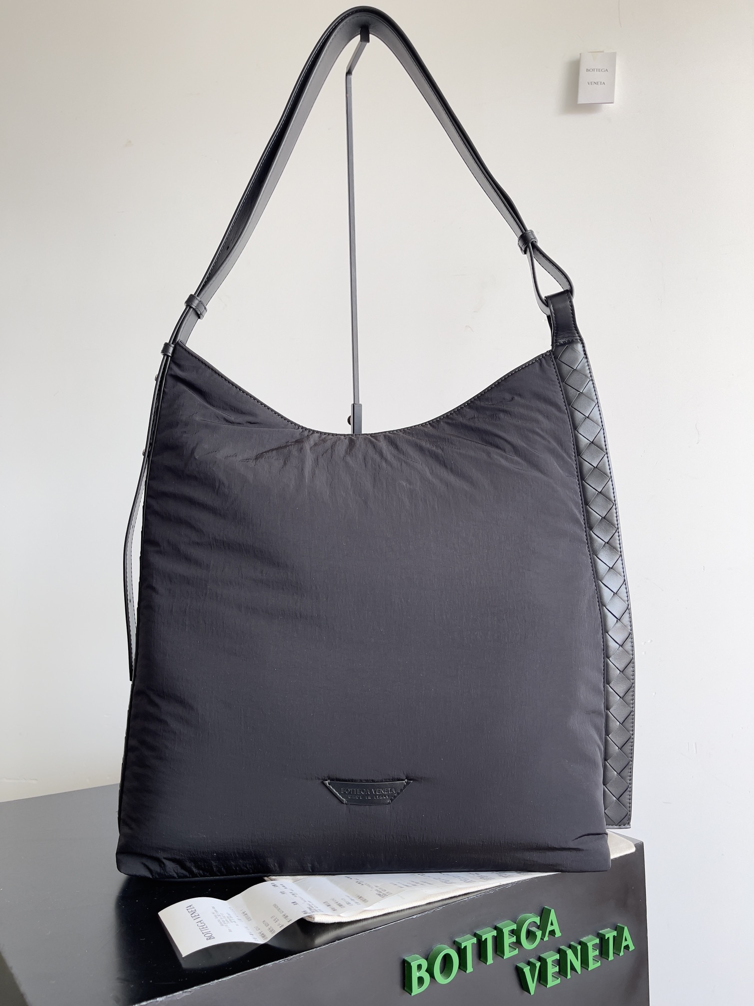 Bottega Veneta® Men’s Large Crossroad Hobo in Light graphite.