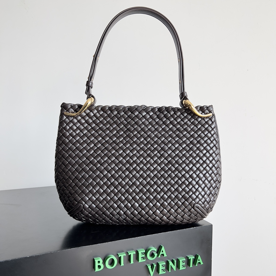 Bottega Veneta Pipe Medium Intreccio Shoulder Bag –