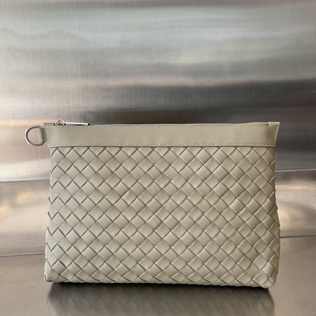 Bottega Veneta Medium Intrecciato Leather Clutch Bag