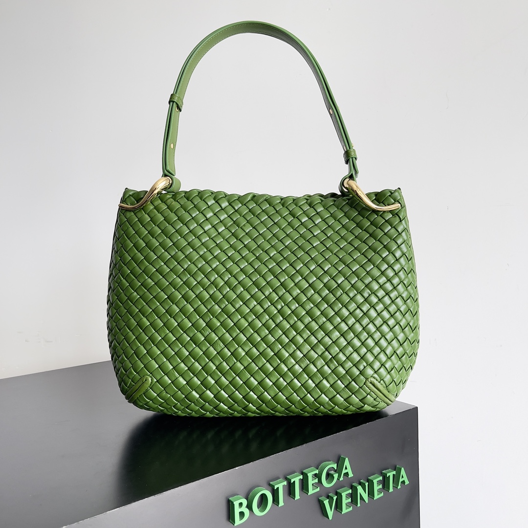 Bottega Veneta Leather Clicker Small – Green Shoulder Bags, Handbags – BOT308917