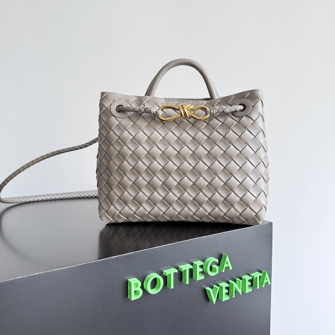 BOTTEGA VENETA Andiamo small intrecciato leather tote | gray