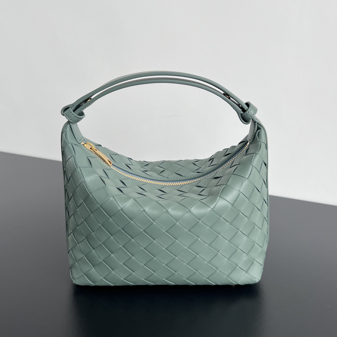 BOTTEGA VENETA Calfskin Nappa Intrecciato Mini Wallace