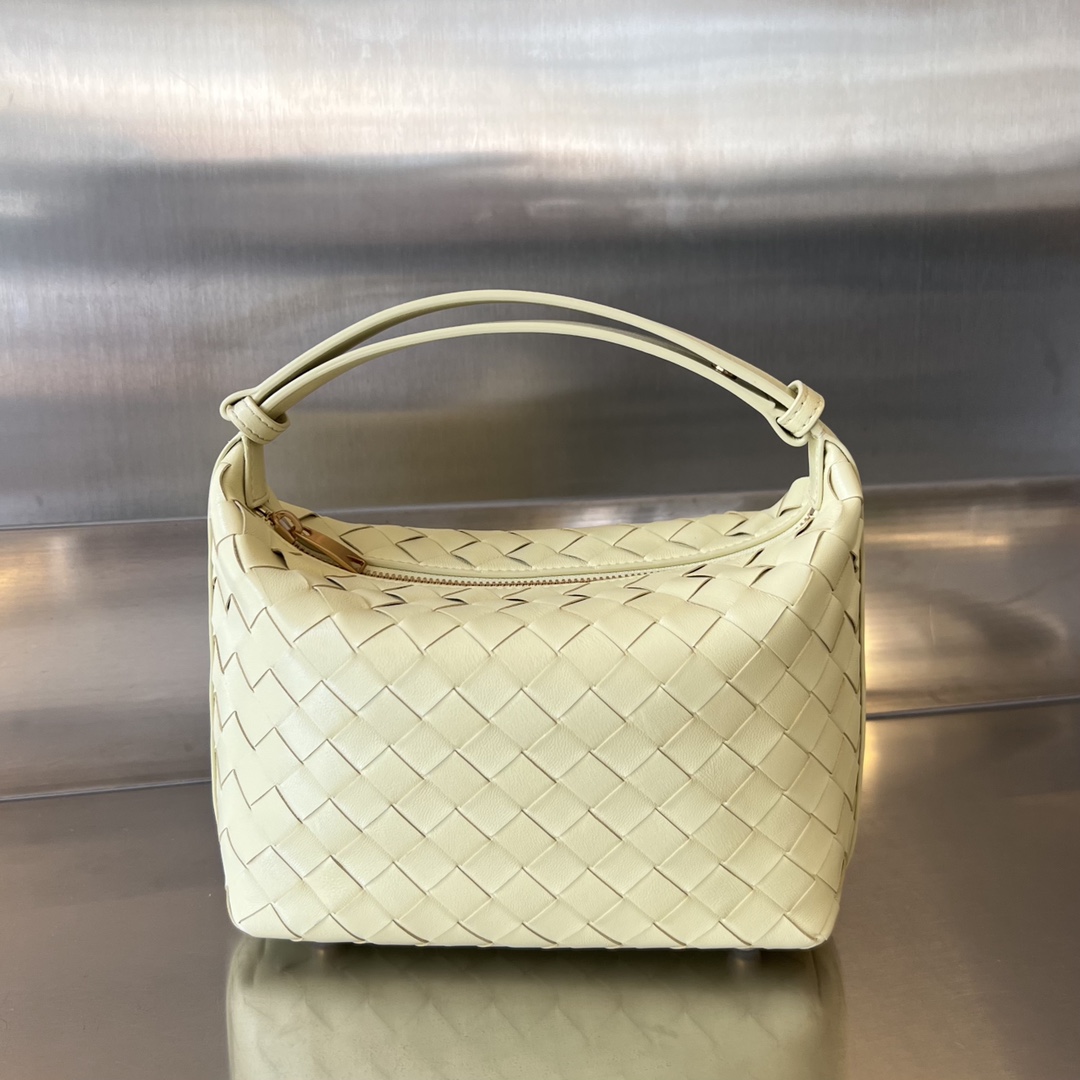 BOTTEGA VENETA Calfskin Nappa Intrecciato Mini Wallace Travertine 1532707 |