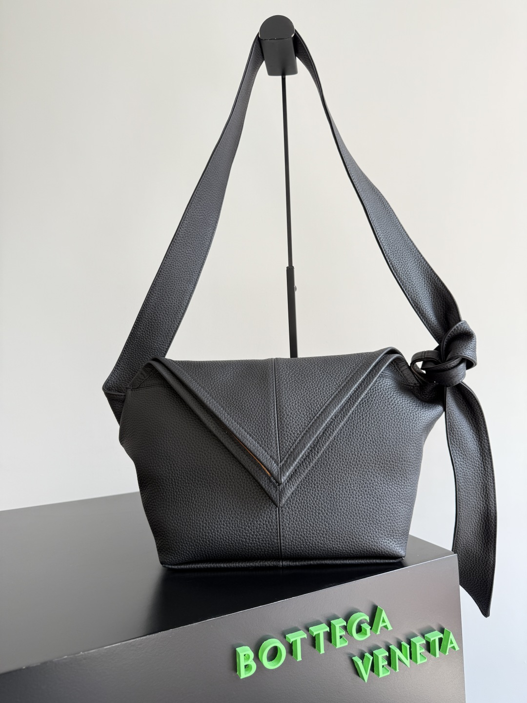 Bottega Veneta Leather Shoulder Bag – Brown Shoulder