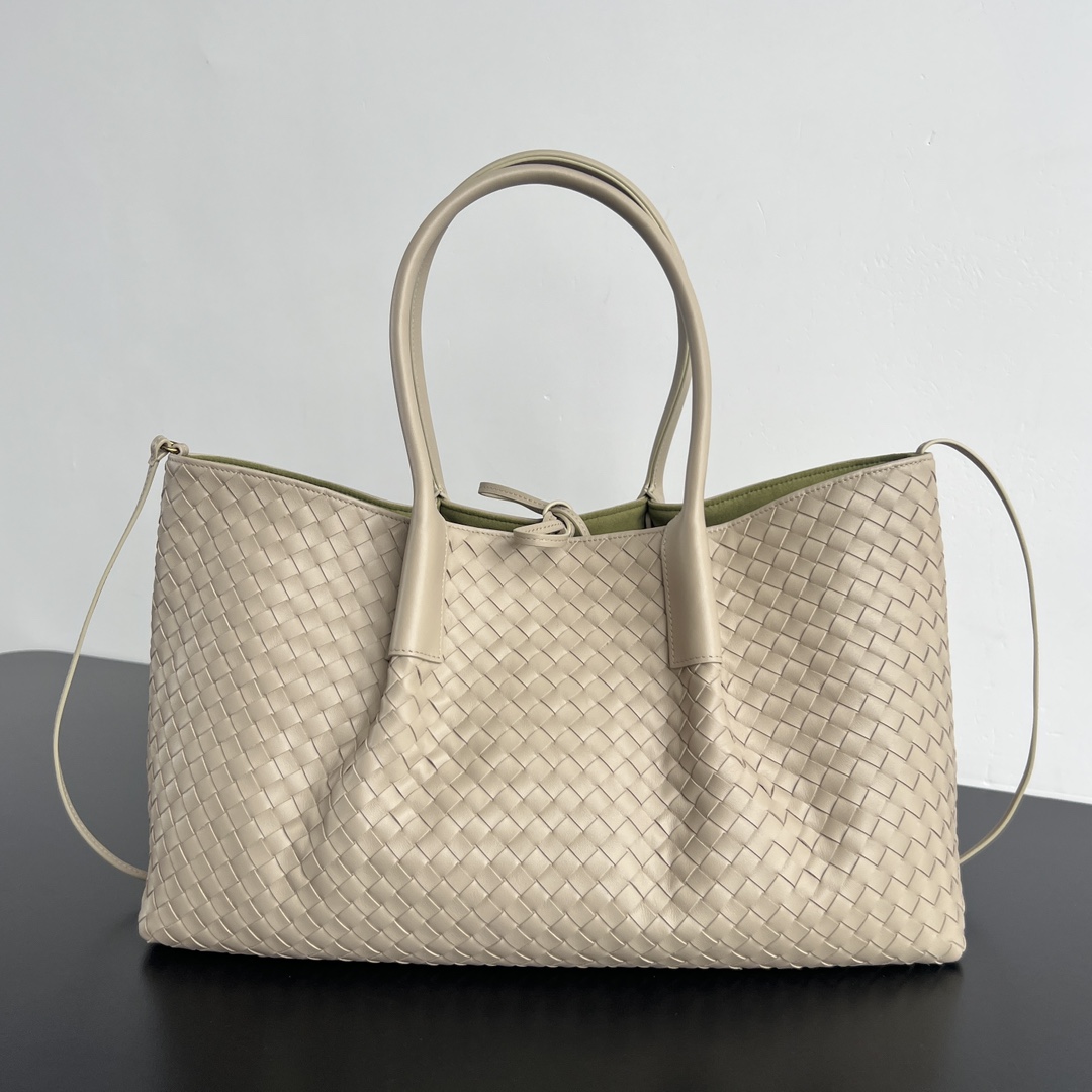 Bottega Veneta And Reversible Pinacoteca Bag in White