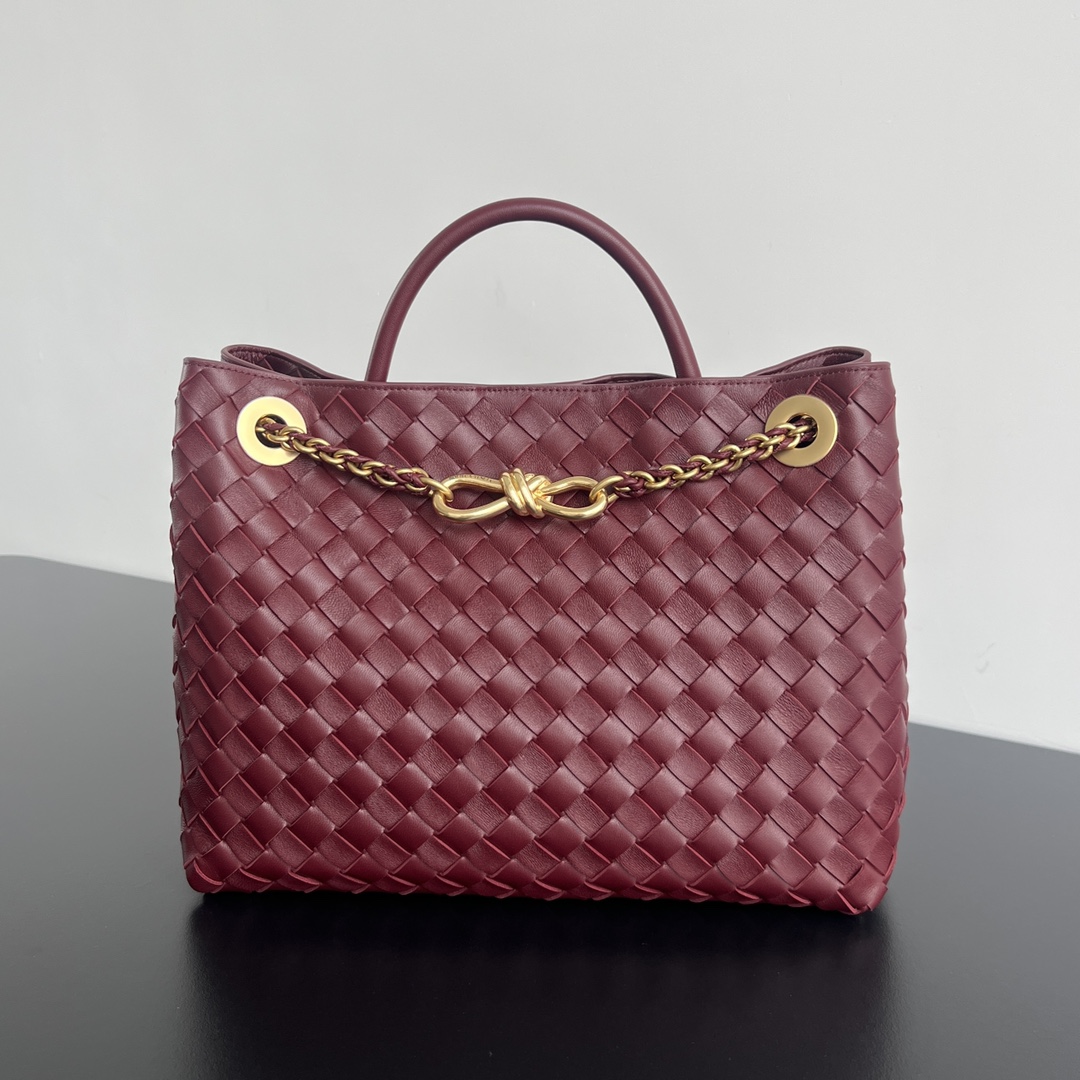 BOTTEGA VENETA Andiamo With Chain small intrecciato leather shoulder bag