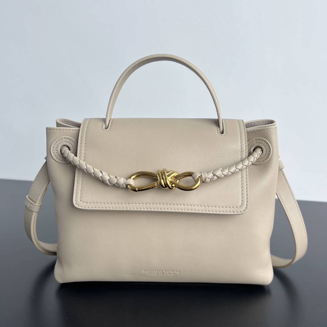 Bottega Veneta Ciao Ciao Knot Medium Leather Tote In Beige