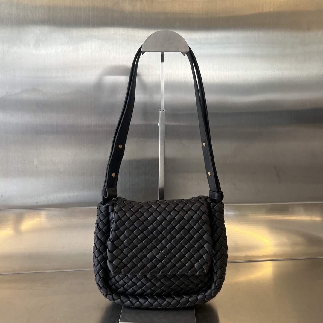 Bottega Veneta Leather Shoulder Bag – BlackOther,