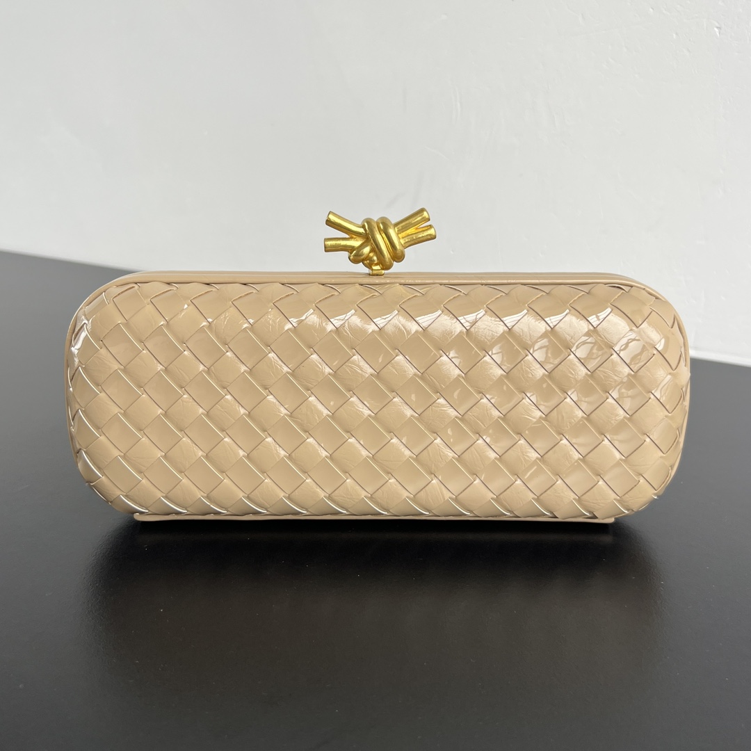 Bottega Veneta Knot Minaudiere Clutch Bag In Beige |