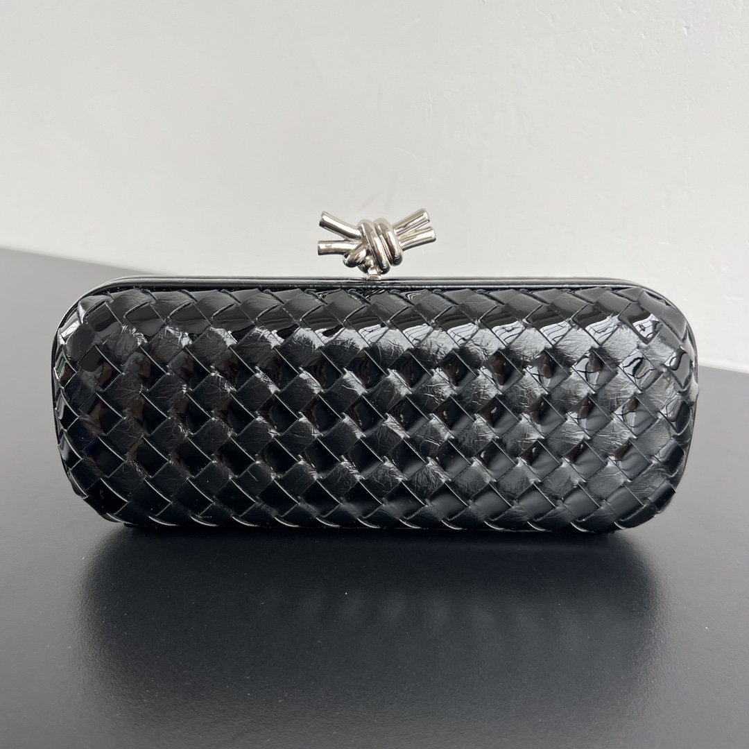 Bottega Veneta pochette knot leather clutch bag | black