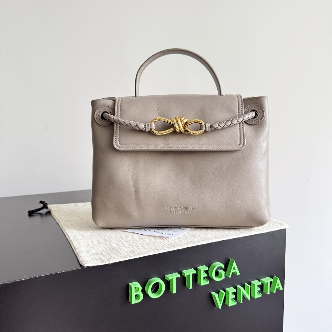 BOTTEGA VENETA Ciao Ciao medium intrecciato leather tote