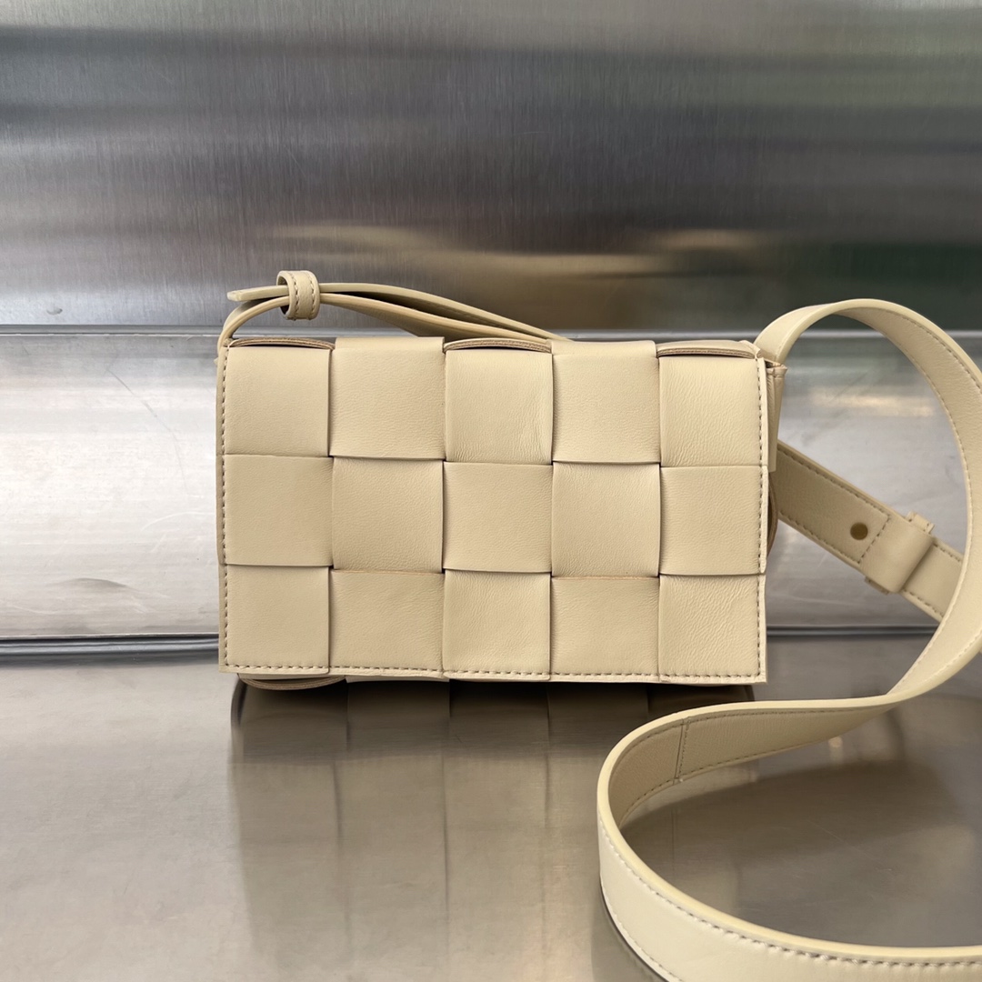 BOTTEGA VENETA Cassette Small Intreccio Macaroon Leather Shoulder Bag New