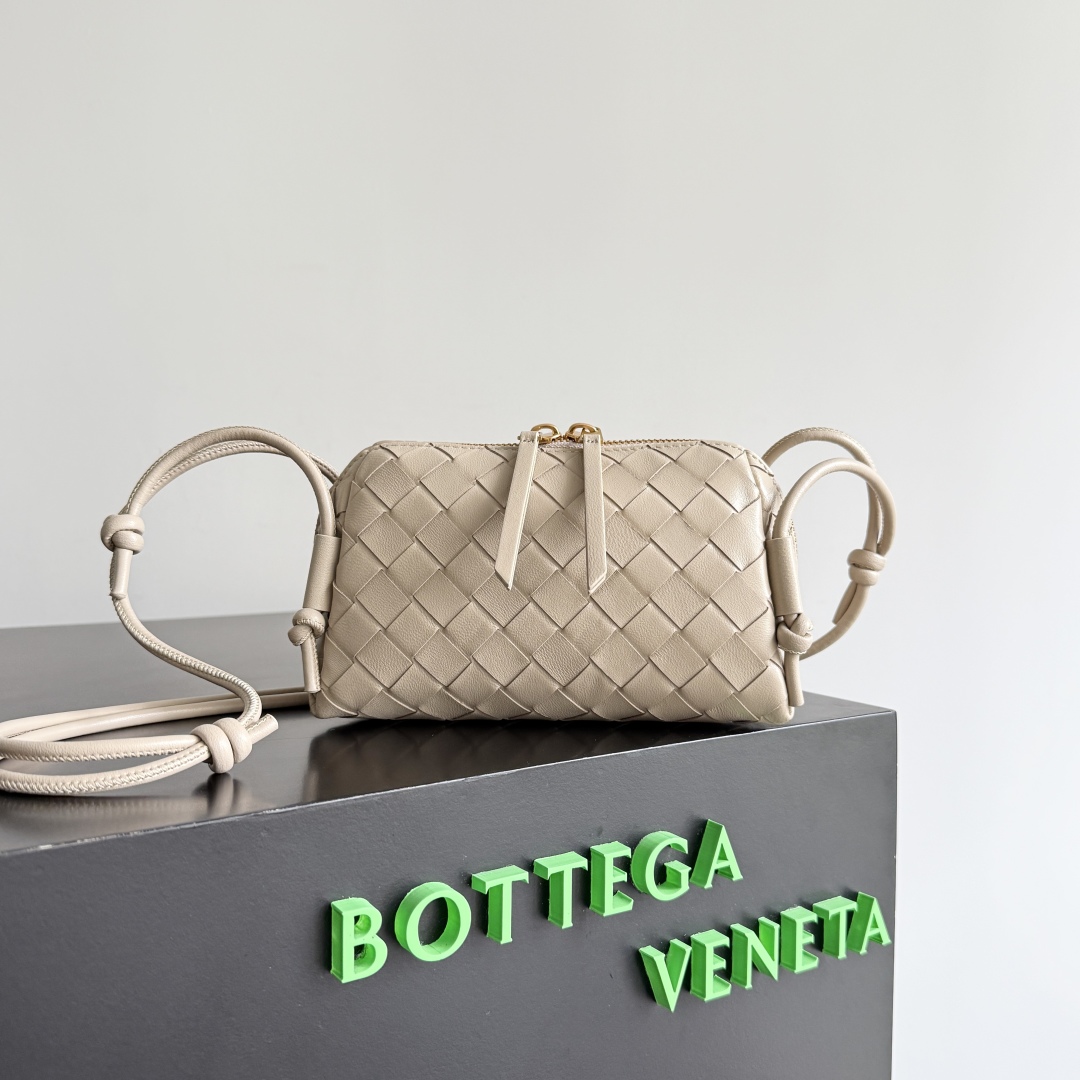 BOTTEGA VENETA – Concerto Mini Loop Leather Cross-Body