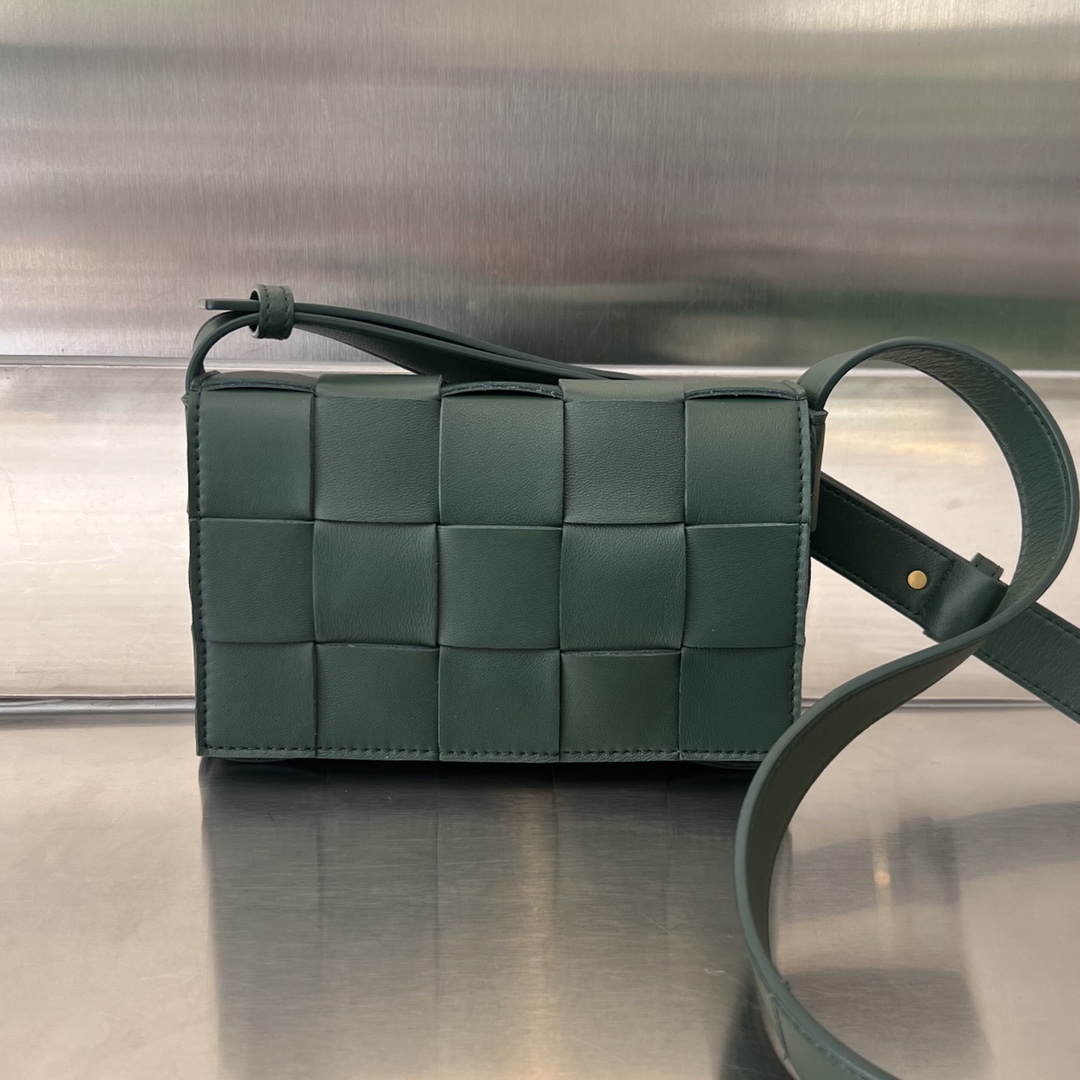 Bottega Veneta Cassette Crossbody Bag Small Intreccio green