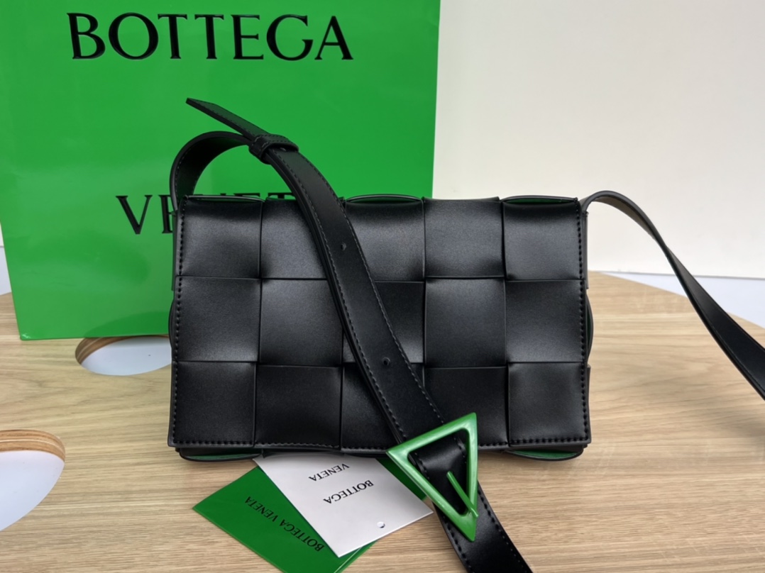Bottega Veneta lambskin leather cassette bag black crossbody