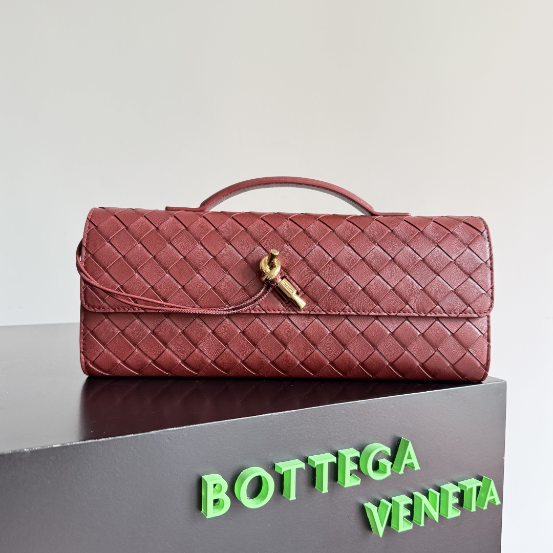BOTTEGA VENETA – Lauren Small Leather Clutch Bag red