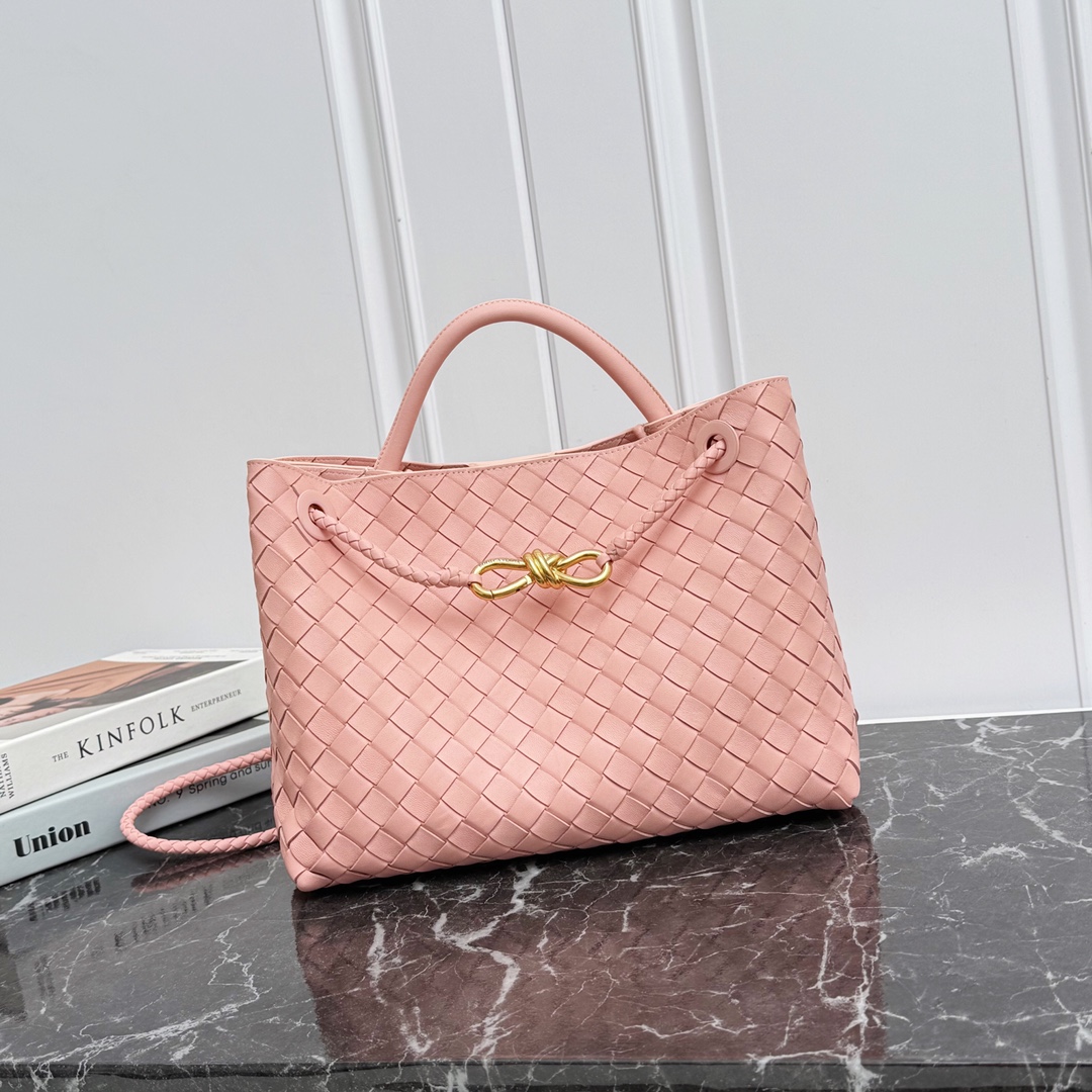 Bottega Veneta Small Andiamo Bag In Pink