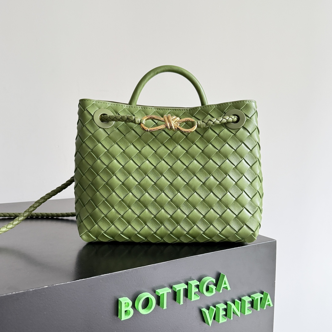 Bottega Veneta Andiamo Top Handle Bag Intrecciato Nappa green