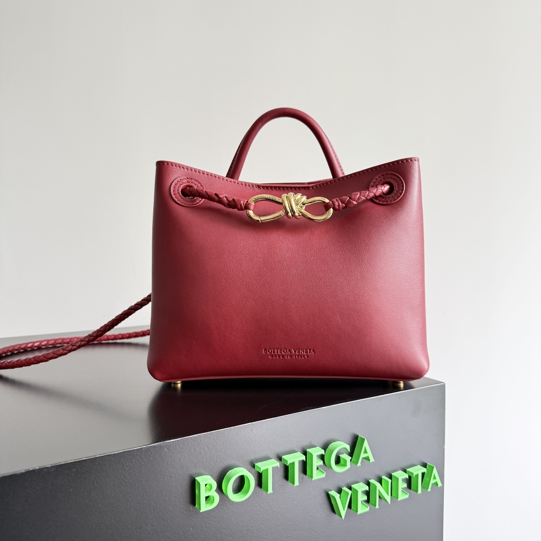 Bottega Veneta Leather Bucket Bag Medium – Red Totes