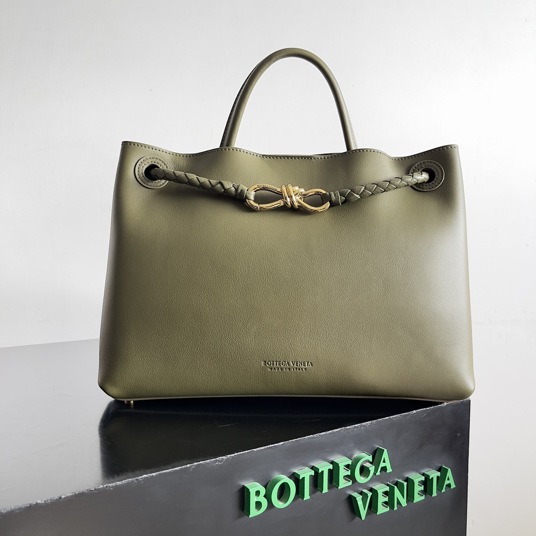 Bottega Veneta Andiamo Large Bag for Womens Online