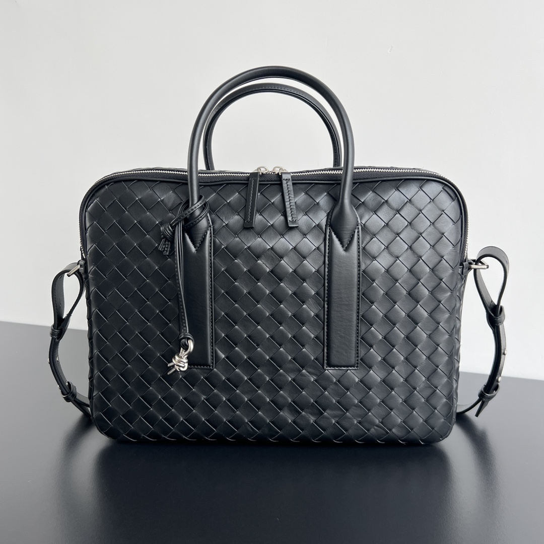Bottega Veneta Men’s Getaway Intrecciato Large Briefcase |